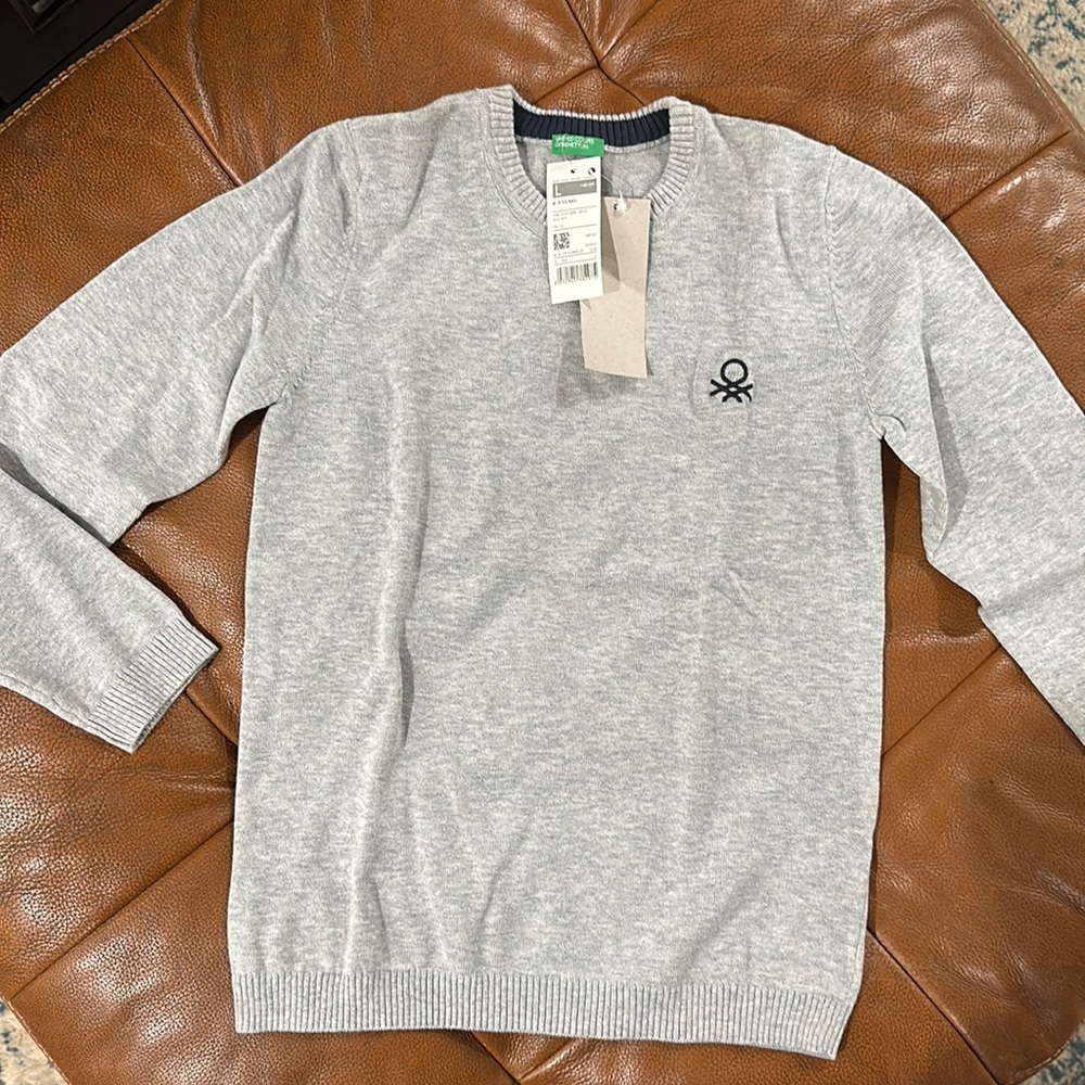 BNWT Benetton Crew Neck Sweater Gray with navy logo boys or girls